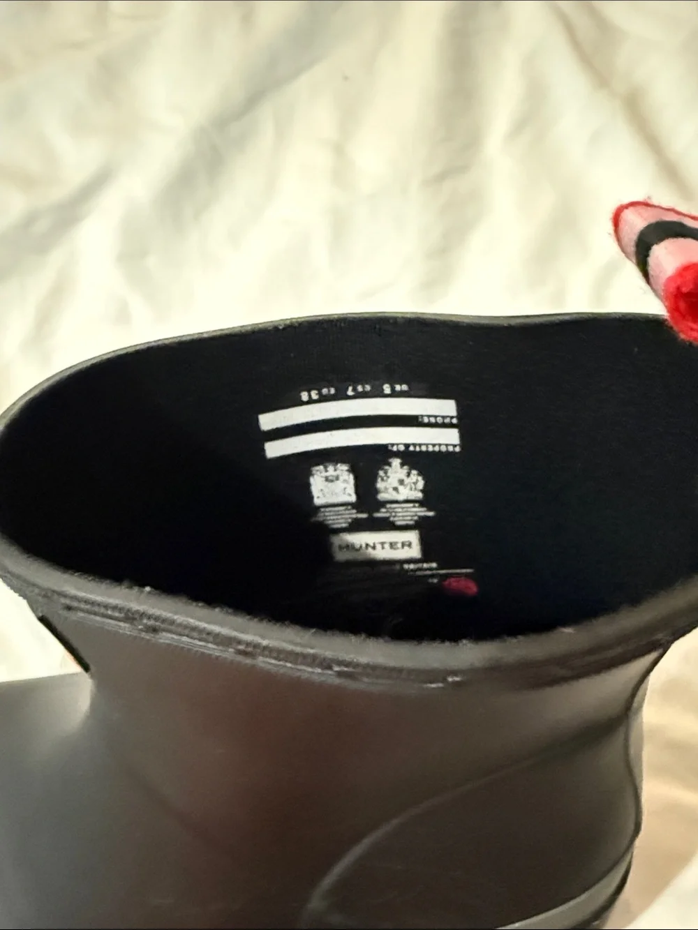 NWOT Hunter Black Play Short Speckle Sole Rain Boots with Red-Strip Pull Tabs